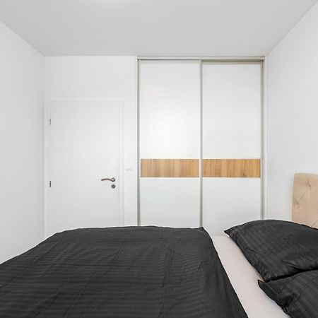 Leo Apartment - Ac & Free Parking Bratislava Dış mekan fotoğraf