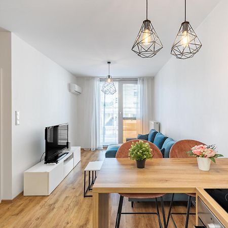 Leo Apartment - Ac & Free Parking Bratislava Dış mekan fotoğraf