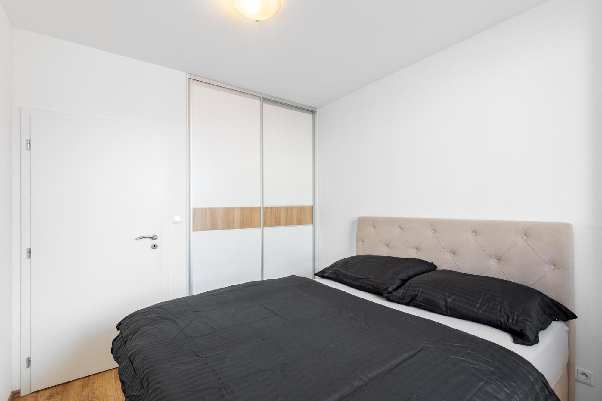 Leo Apartment - Ac & Free Parking Bratislava Dış mekan fotoğraf