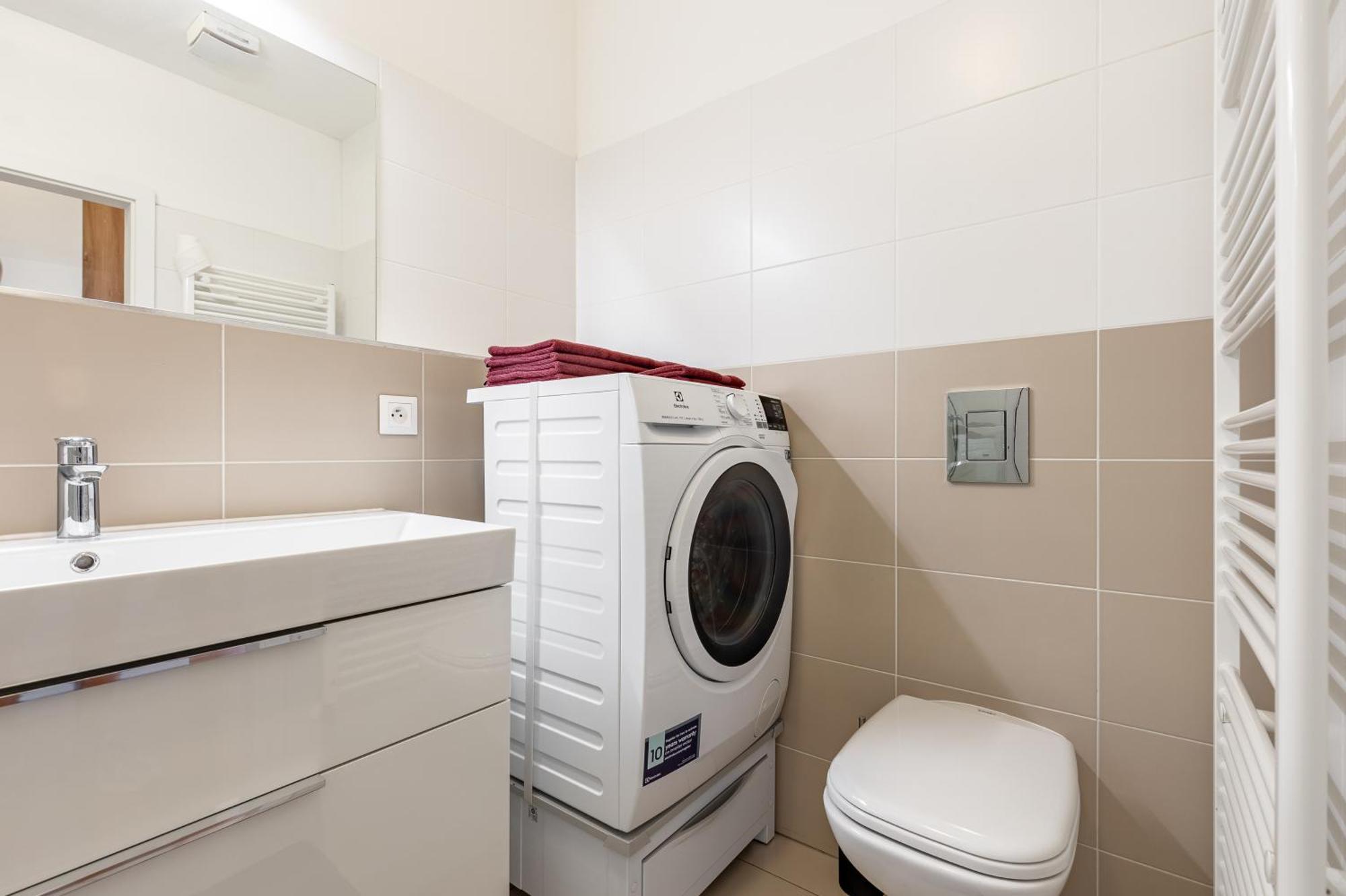 Leo Apartment - Ac & Free Parking Bratislava Dış mekan fotoğraf