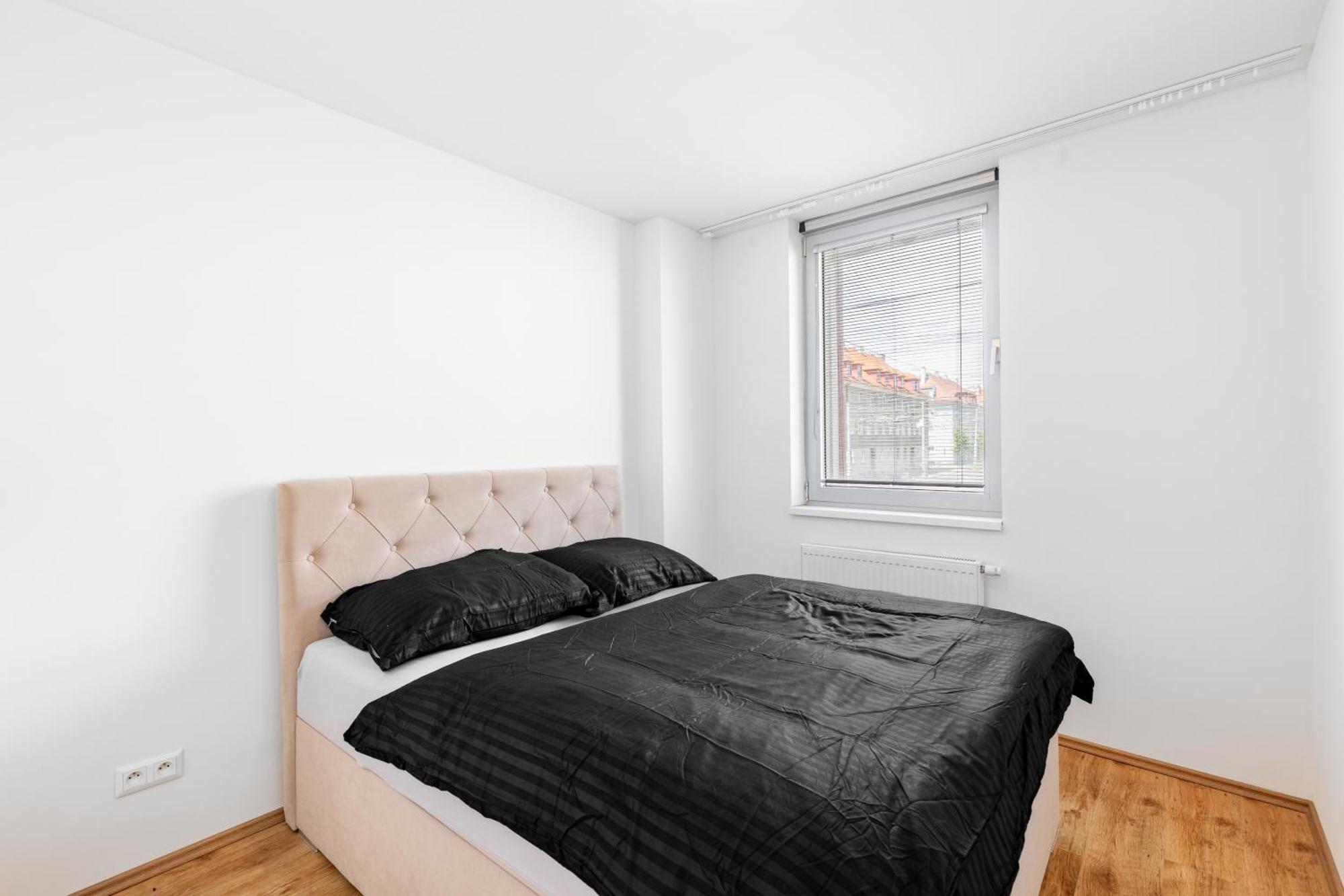 Leo Apartment - Ac & Free Parking Bratislava Dış mekan fotoğraf