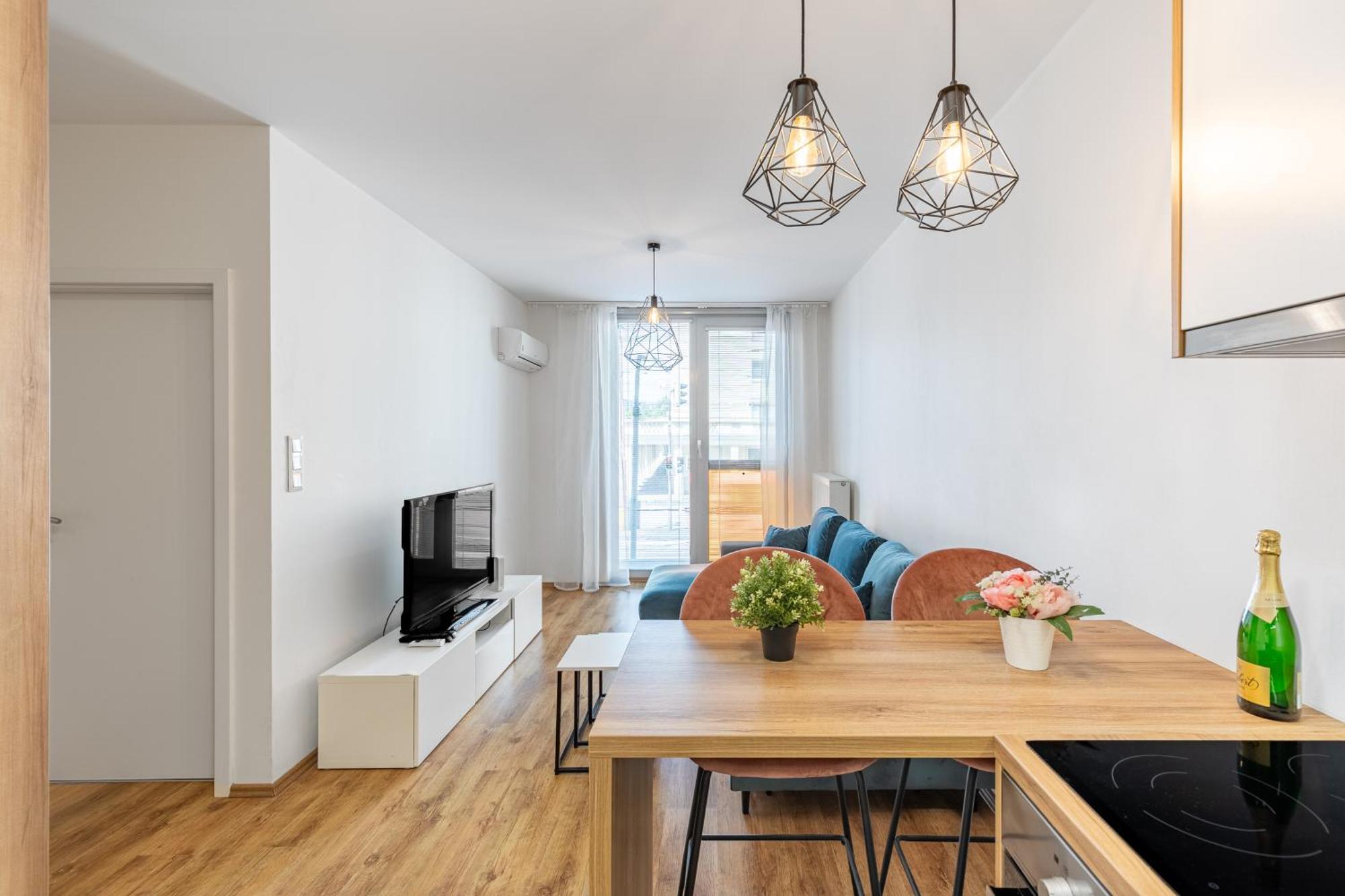 Leo Apartment - Ac & Free Parking Bratislava Dış mekan fotoğraf