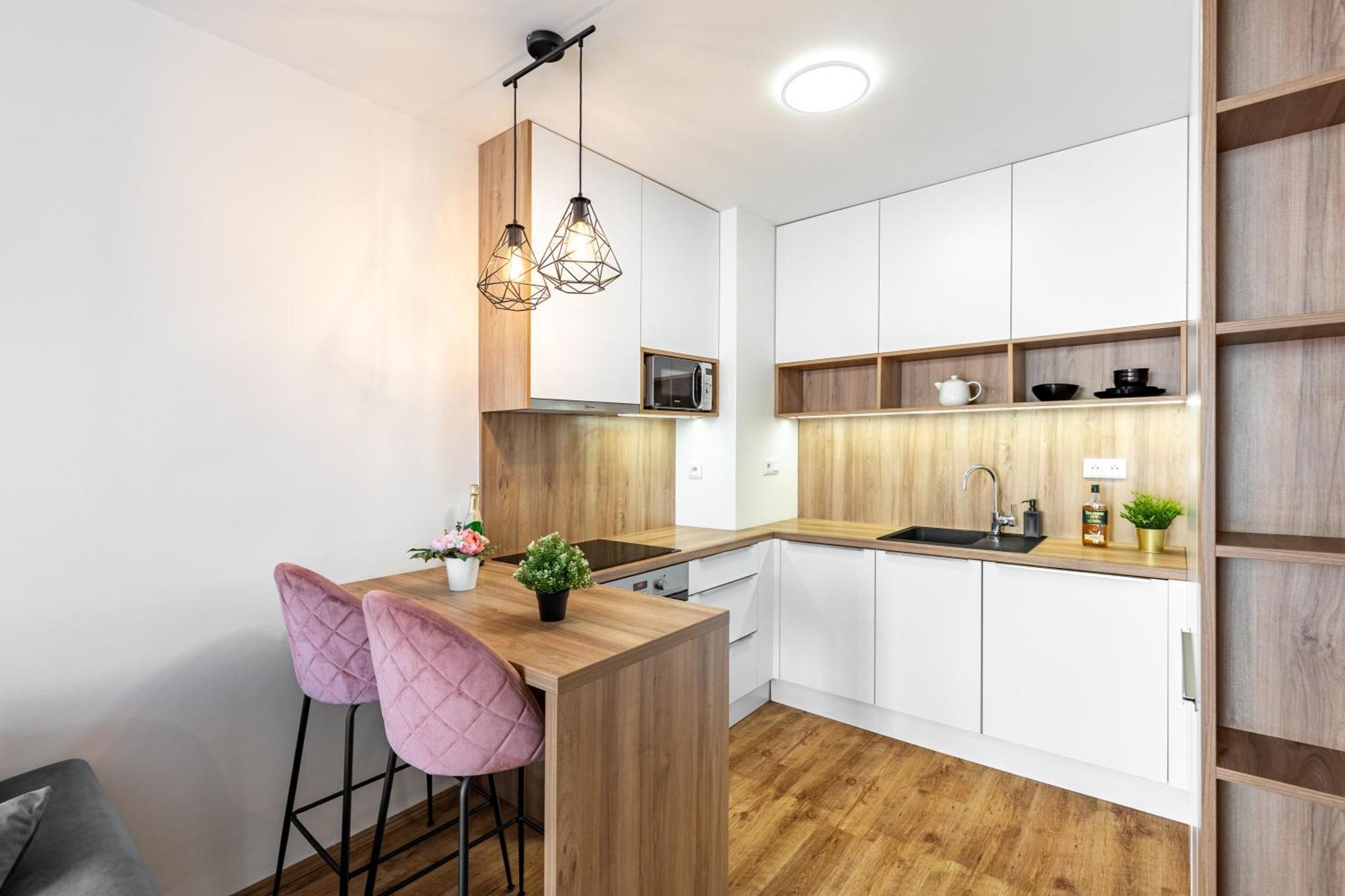 Leo Apartment - Ac & Free Parking Bratislava Dış mekan fotoğraf
